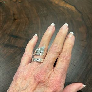 Uno de 50 ring - size 6; like new! EC